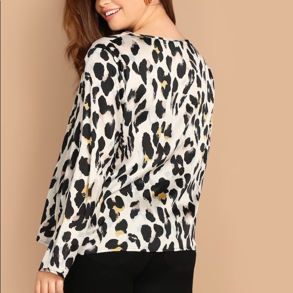 PLUS SIZE 🖤 leopard print silky long sleeve top - Picture 2 of 3